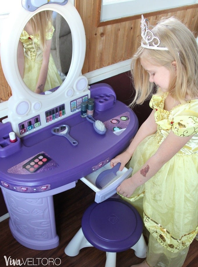 play princess dress up