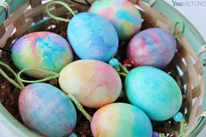 how to color easter eggs