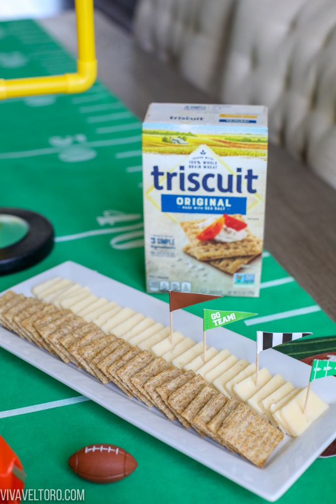 triscuits and cheese