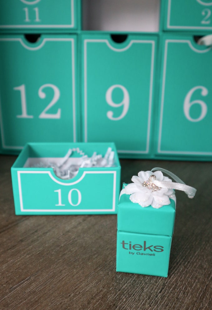 Tieks ornament